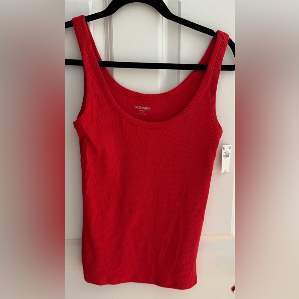 Old Navy First Layer Red Scoop Neck Ribbed Tank Size Medium – NWT - Picture 2 of 3